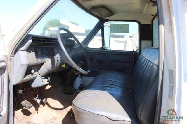 Image of Ford F-700 equipment image 4