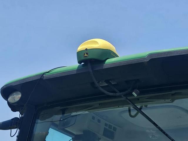 Image of John Deere 8235R equipment image 1
