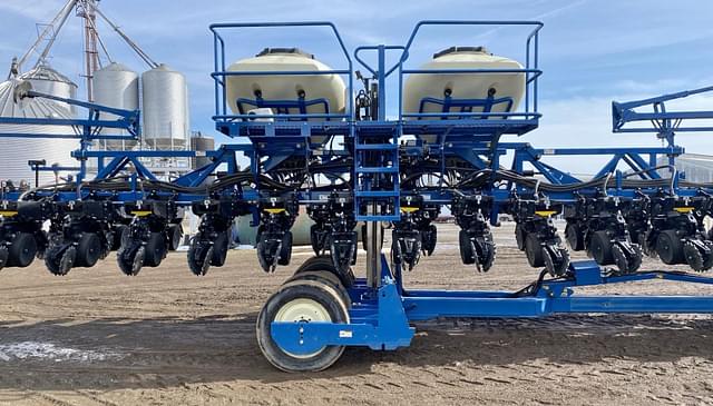 Image of Kinze 3600 equipment image 3