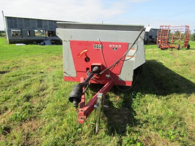 Image of Massey Ferguson 3743 equipment image 2