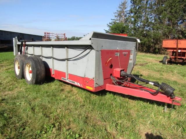 Image of Massey Ferguson 3743 equipment image 1