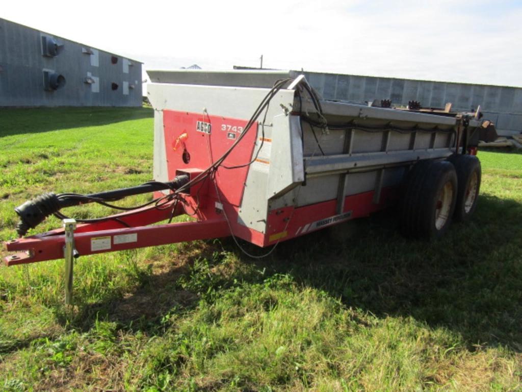 Image of Massey Ferguson 3743 Primary image
