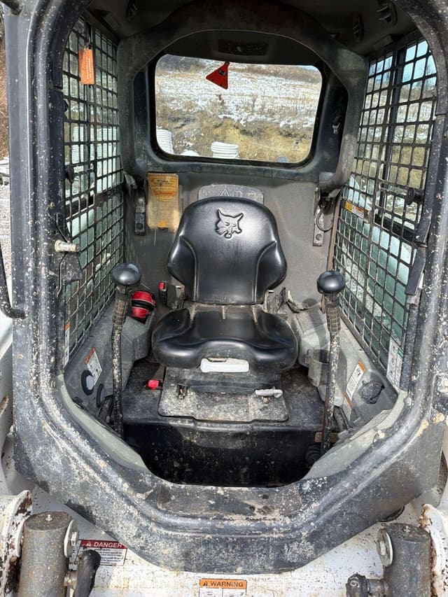 Image of Bobcat T550 equipment image 3