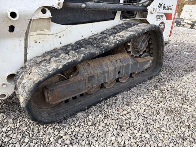 Image of Bobcat T550 equipment image 2