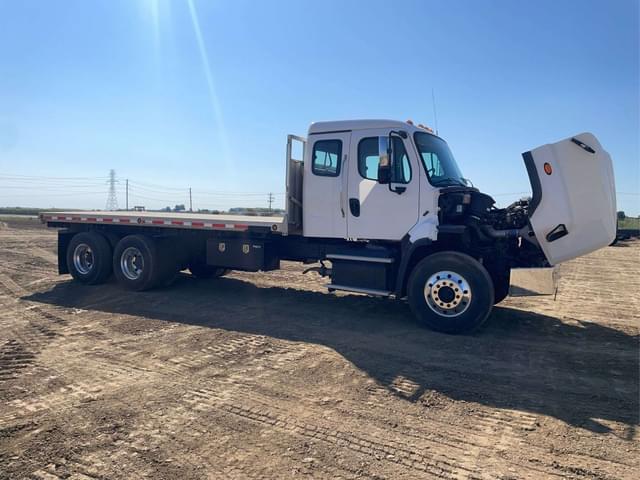 Image of Freightliner 114SD equipment image 2
