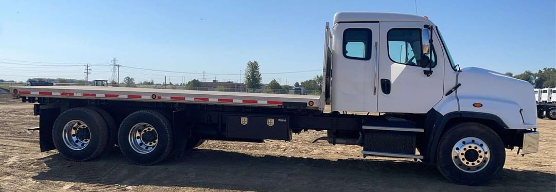 Image of Freightliner 114SD Primary image