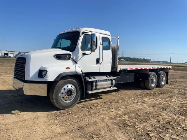 Image of Freightliner 114SD equipment image 1