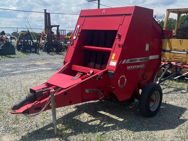 Image of Massey Ferguson Hesston 1734 equipment image 2