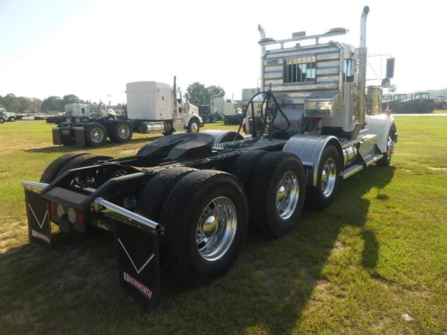 Image of Kenworth W900 equipment image 2