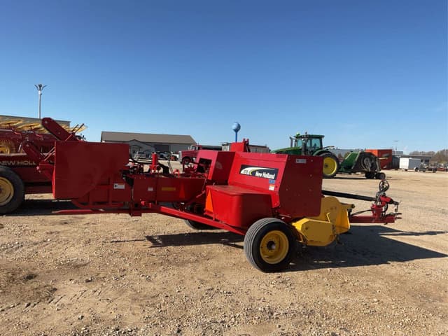 Image of New Holland 570 equipment image 2