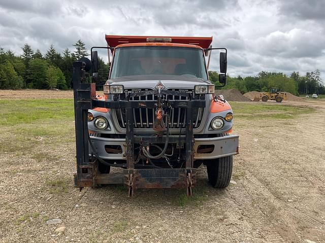 Image of International 7400 equipment image 1