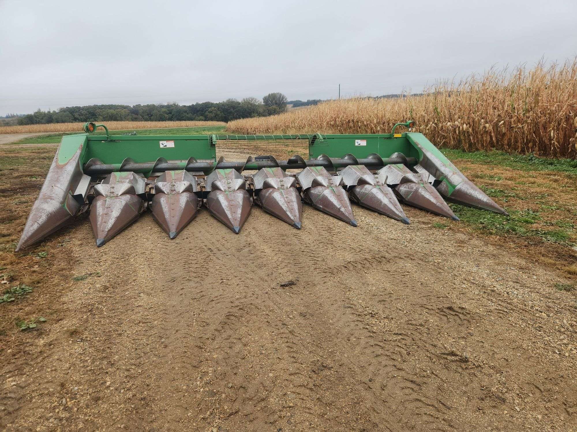 John Deere 843 Equipment Image0