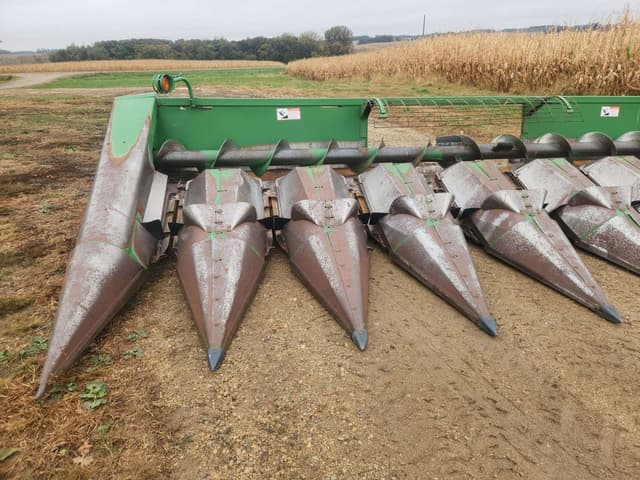 Image of John Deere 843 equipment image 4