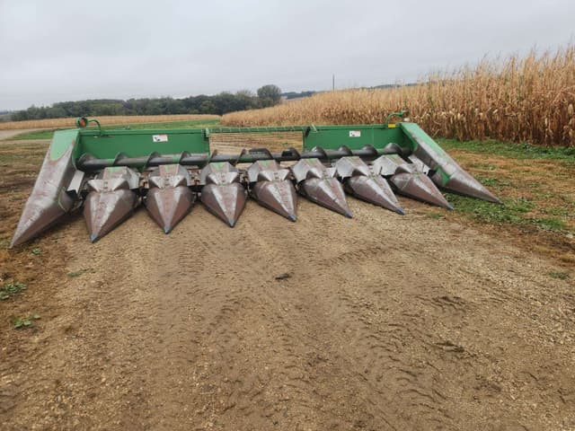 Image of John Deere 843 equipment image 1