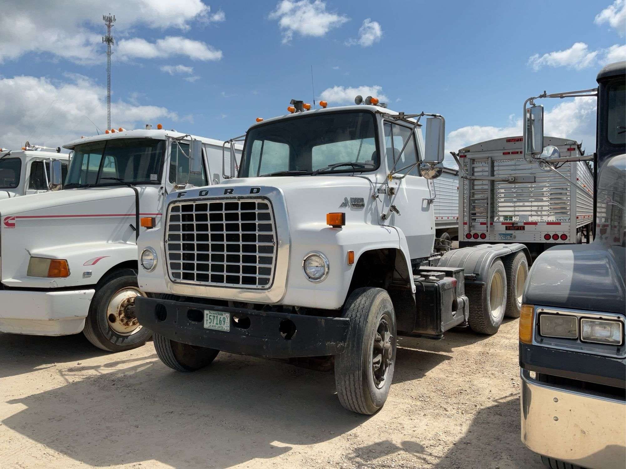 1983 Ford L9000 Equipment Image0