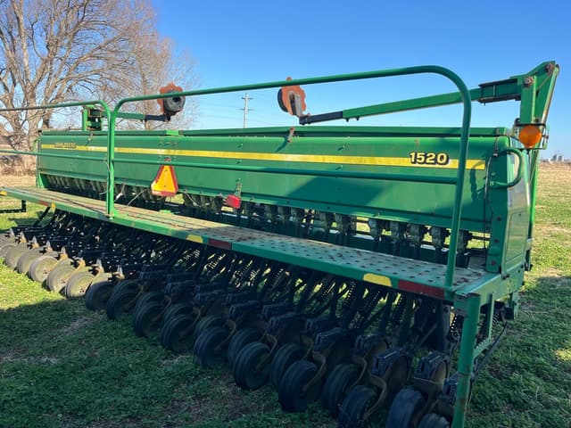 Image of John Deere 1520 equipment image 2