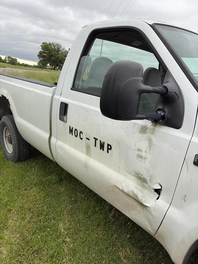Image of Ford F-250 equipment image 4