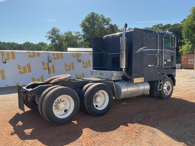 Image of Peterbilt 362 equipment image 4