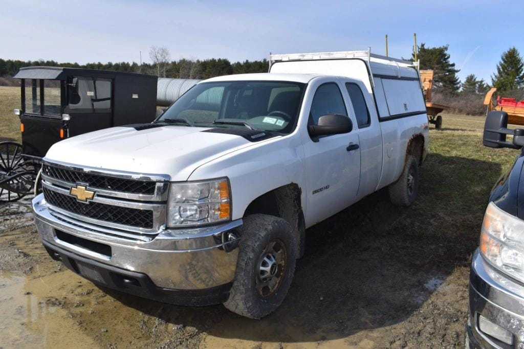 2011 Chevrolet 2500HD Equipment Image0