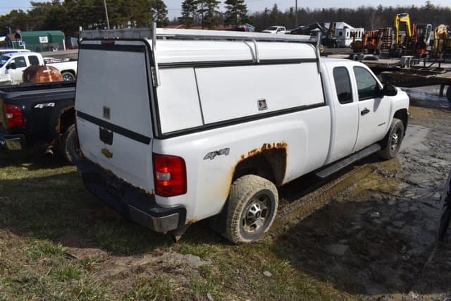 Image of Chevrolet 2500HD equipment image 2