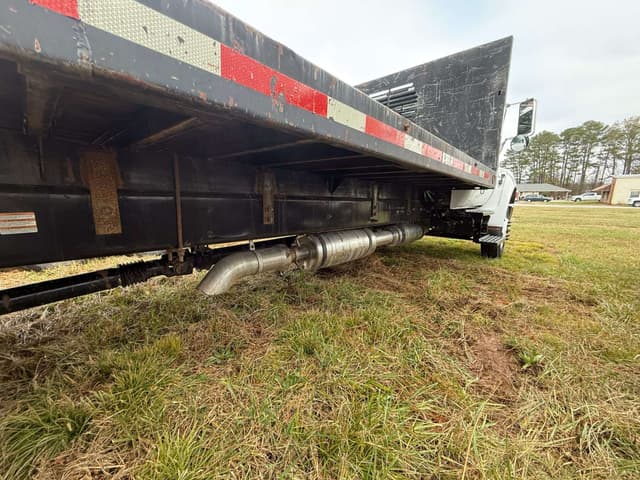 Image of Ford F-750 equipment image 3