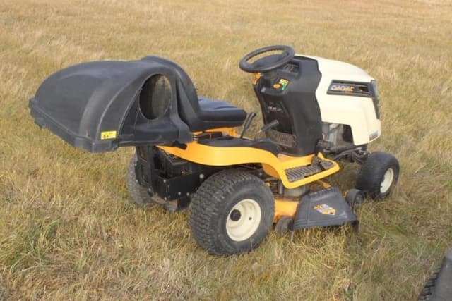 Image of Cub Cadet LTX1042 equipment image 2