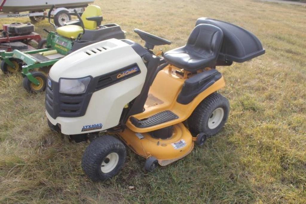 Cub Cadet LTX1042 Equipment Image0