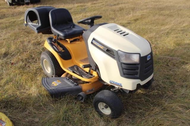 Image of Cub Cadet LTX1042 equipment image 4