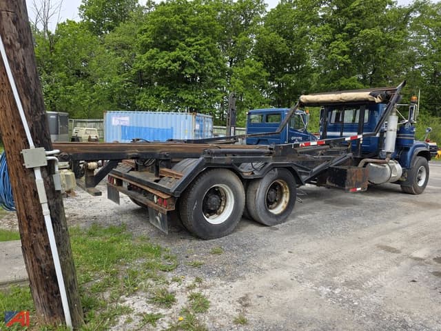 Image of Mack RD688S equipment image 3