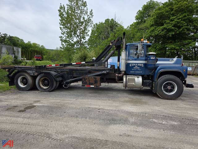 Image of Mack RD688S equipment image 2