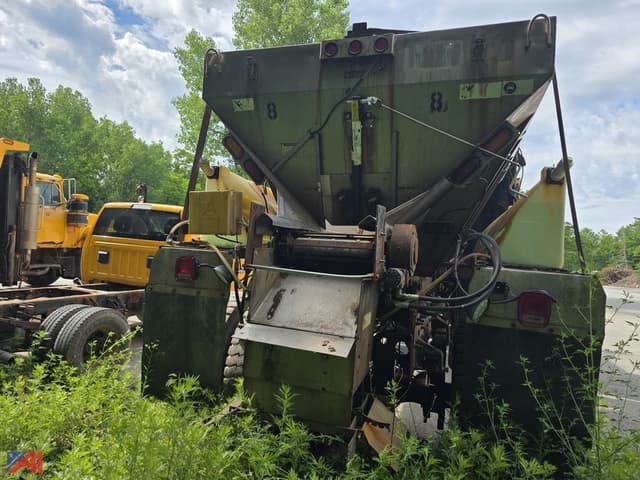Image of Mack RD690P equipment image 4