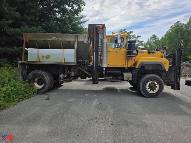 Image of Mack RD690P equipment image 3