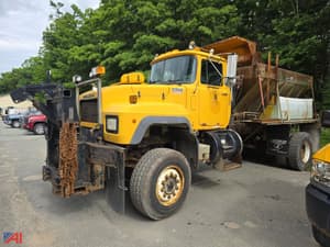 2001 Mack RD690P Image