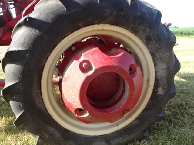 Image of Farmall BN equipment image 4