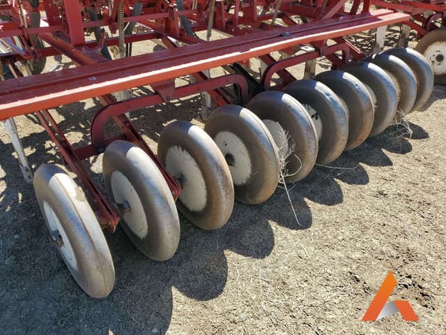 Image of International Harvester 150 equipment image 4