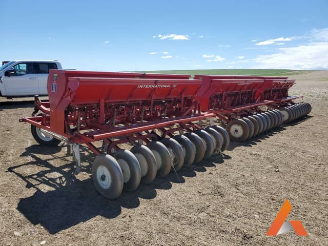 Image of International Harvester 150 equipment image 3