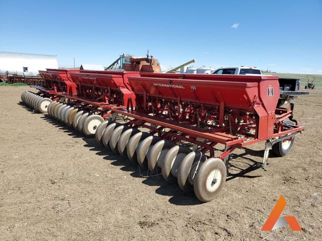 Image of International Harvester 150 equipment image 2