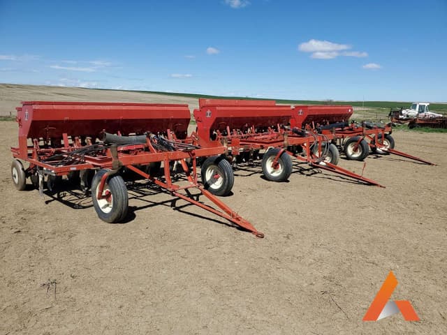 Image of International Harvester 150 equipment image 1