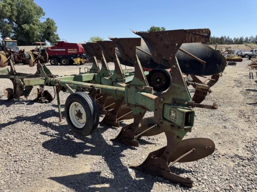 John Deere 4600 Equipment Image0