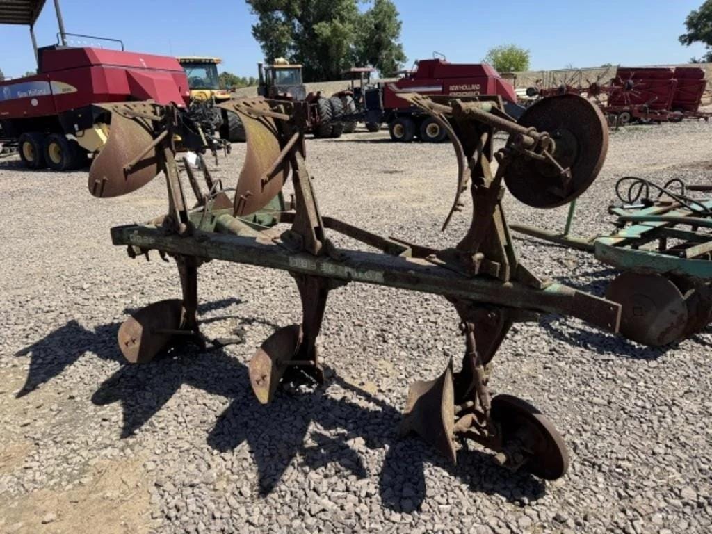 John Deere 4200 Equipment Image0