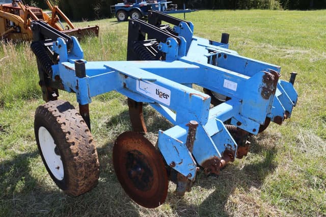 Image of DMI Tiger equipment image 2