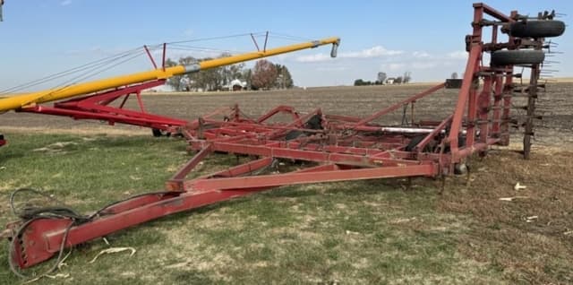Image of International Harvester Vibra Shank equipment image 1