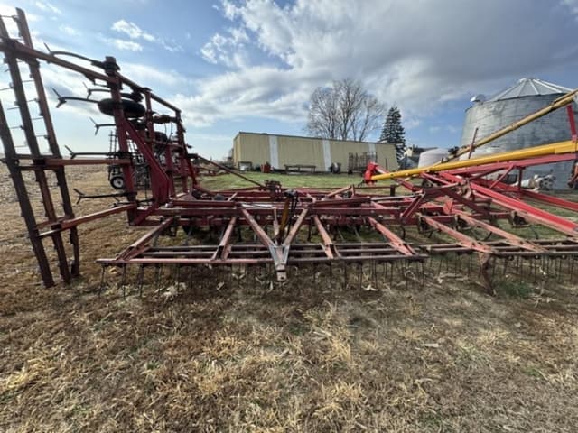 Image of International Harvester Vibra Shank equipment image 2