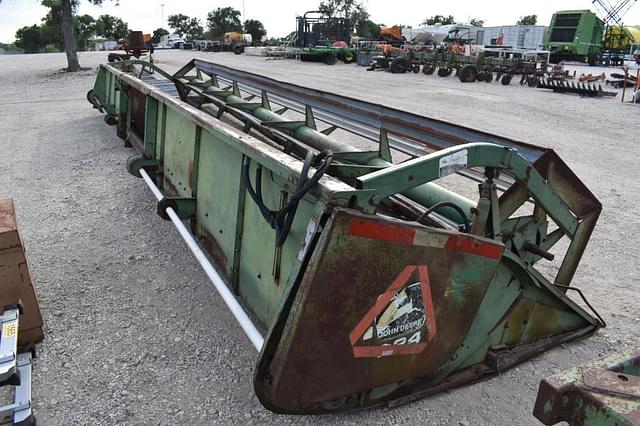 Image of John Deere 224 equipment image 3