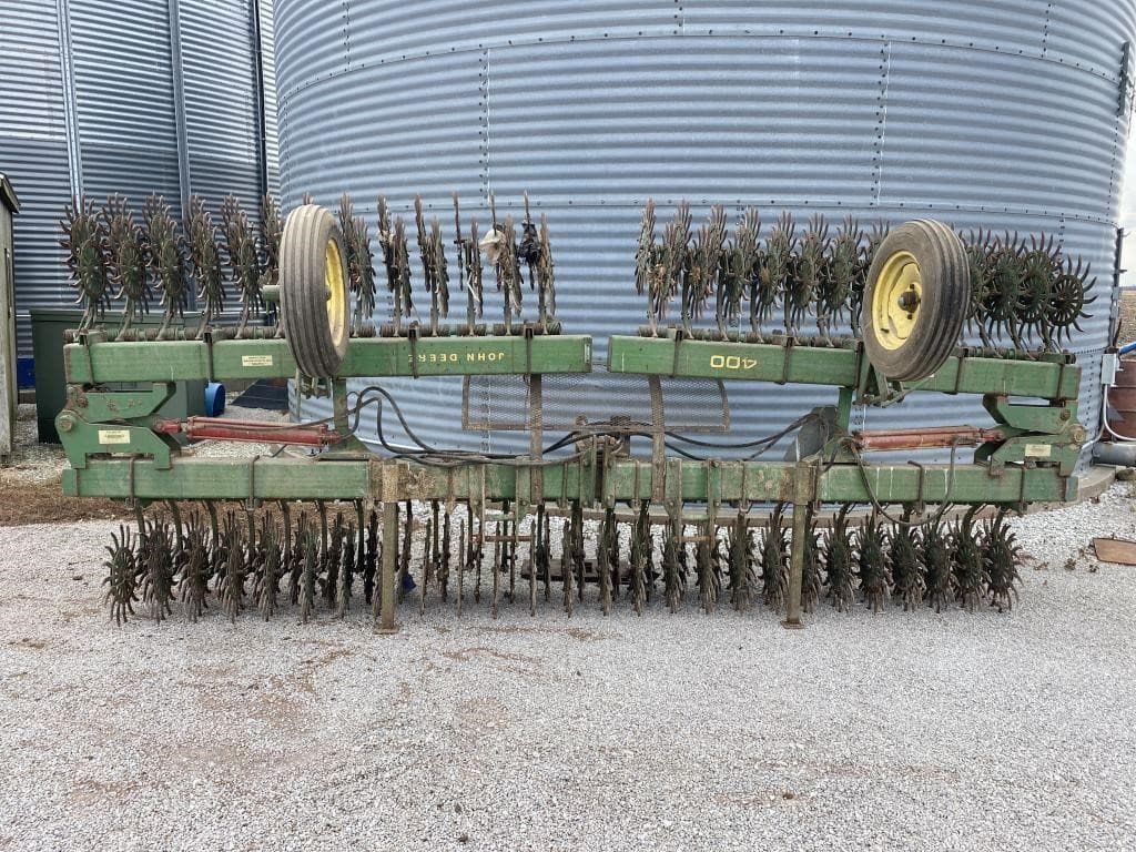 Image of John Deere 400 Image 0