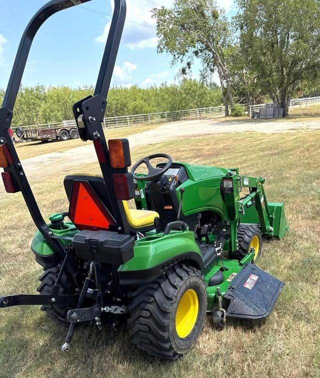 Image of John Deere 1023E equipment image 4