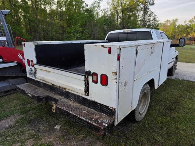 Image of Dodge Ram 3500 equipment image 3