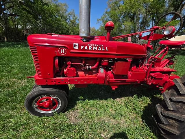 Image of Farmall H equipment image 1