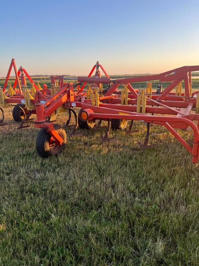 Image of Bourgault 9400 equipment image 2