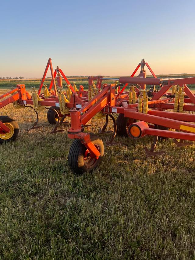 Image of Bourgault 9400 equipment image 3